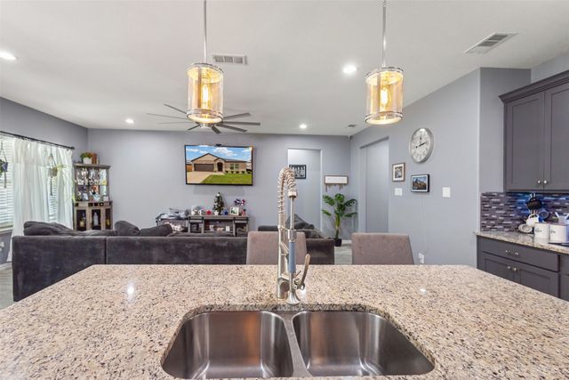 8112 Lakeshore Drive, Kemp, TX 75143