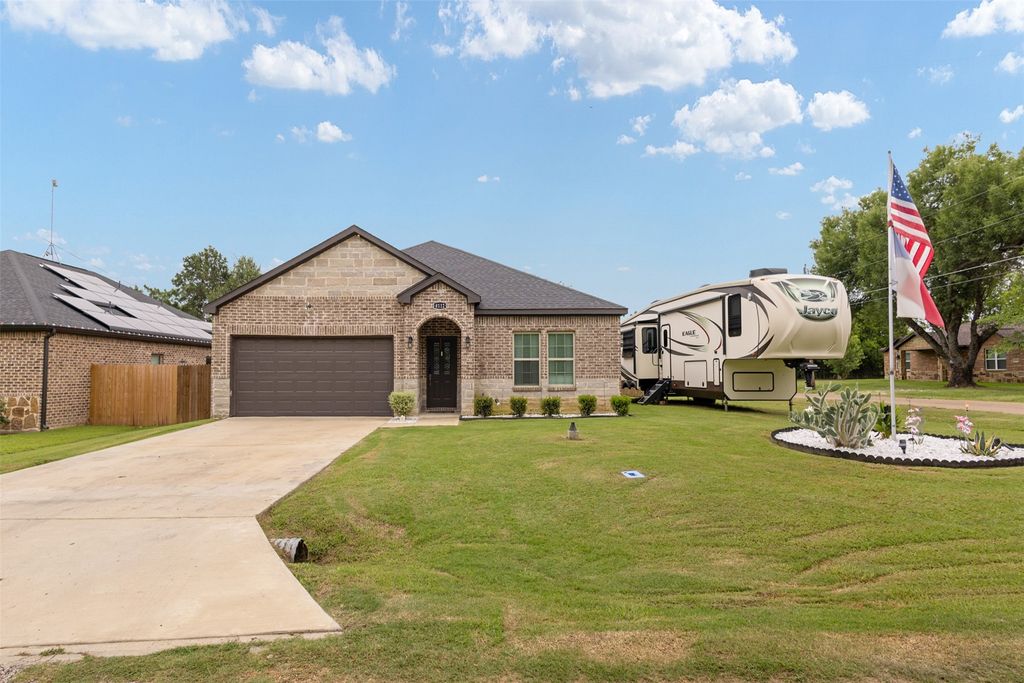 8112 Lakeshore Drive, Kemp, TX 75143