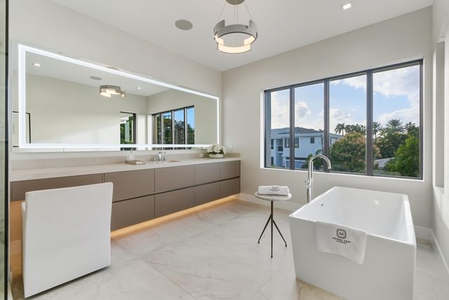 450 NE Spanish Court, Boca Raton, FL 33432