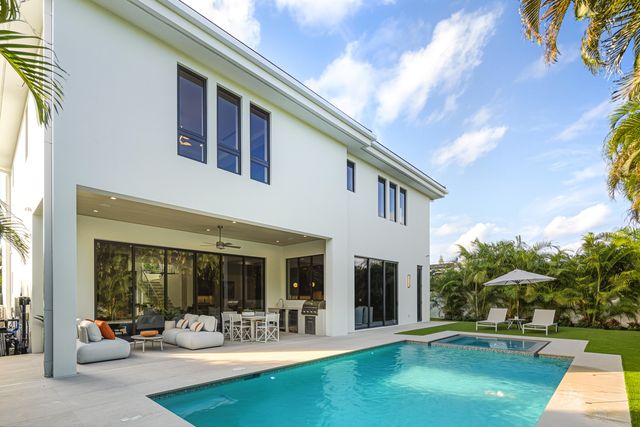 450 NE Spanish Court, Boca Raton, FL 33432