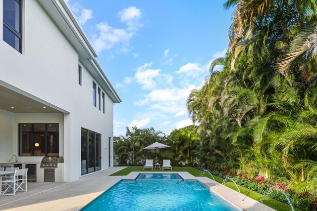 450 NE Spanish Court, Boca Raton, FL 33432