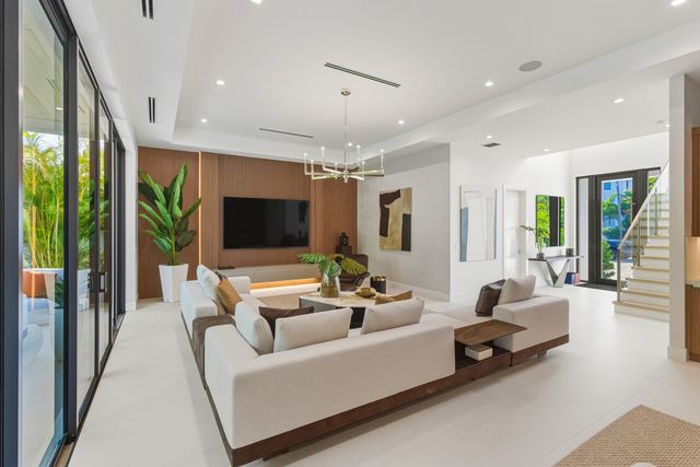 450 NE Spanish Court, Boca Raton, FL 33432