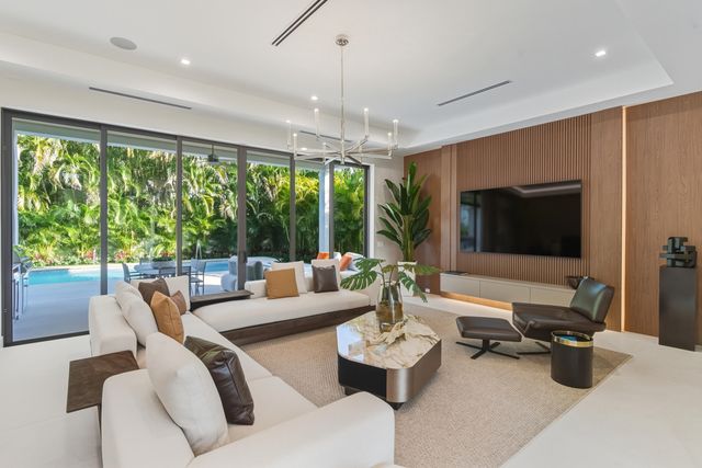 450 NE Spanish Court, Boca Raton, FL 33432