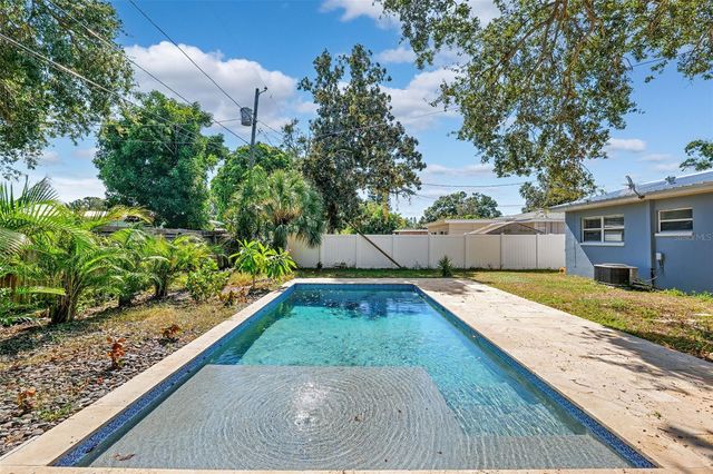 2153 75TH WAY N, St Petersburg, FL 33710