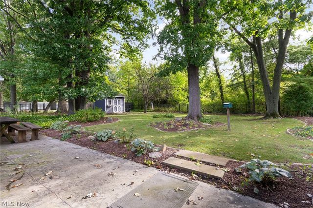 6169 Hickory Trail, North Ridgeville, OH 44039
