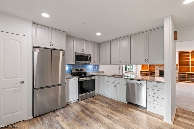 6169 Hickory Trail, North Ridgeville, OH 44039