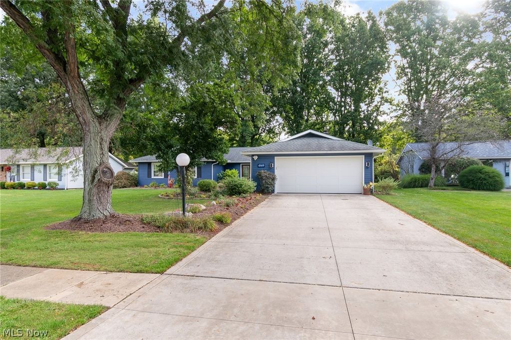 6169 Hickory Trail, North Ridgeville, OH 44039