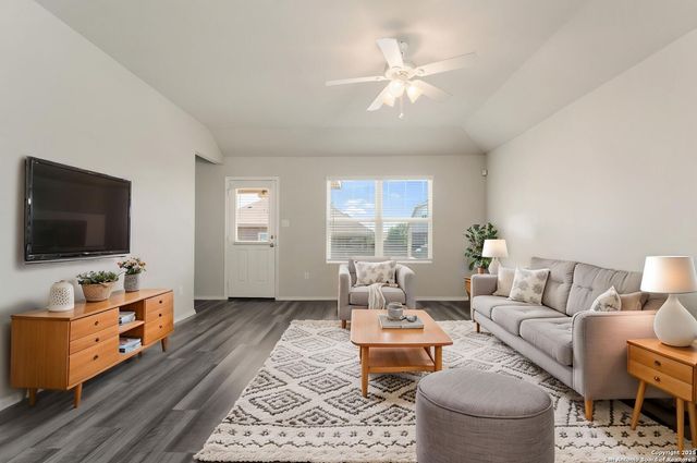 1869 Abigail Ln, New Braunfels, TX 78130