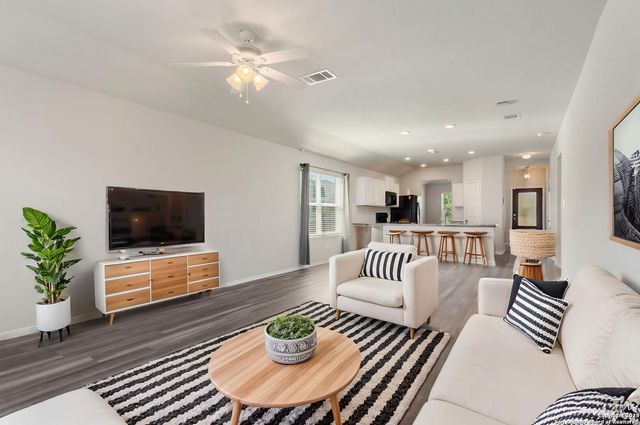 1869 Abigail Ln, New Braunfels, TX 78130