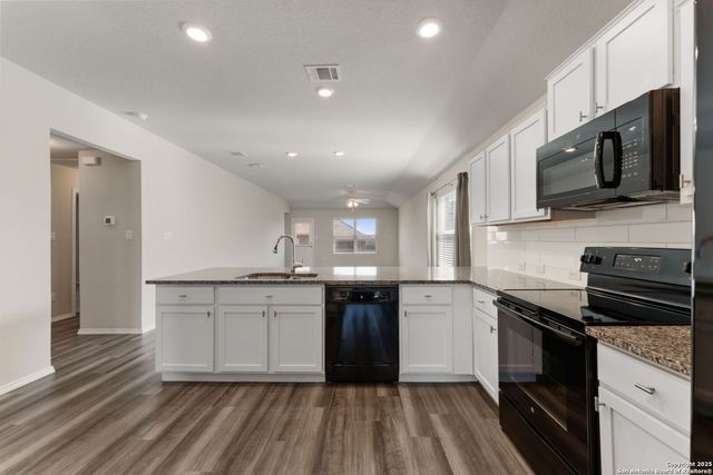 1869 Abigail Ln, New Braunfels, TX 78130