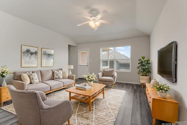 1869 Abigail Ln, New Braunfels, TX 78130