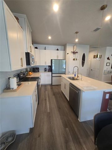 8052 GREENWAY AVENUE, Wesley Chapel, FL 33544