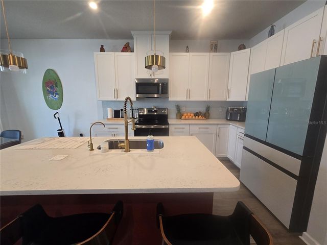 8052 GREENWAY AVENUE, Wesley Chapel, FL 33544