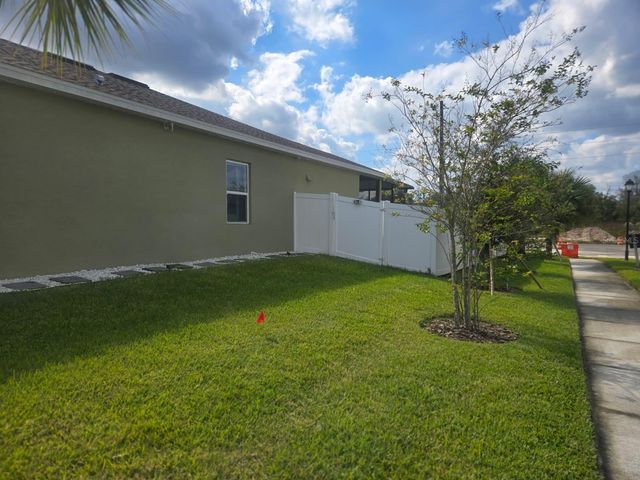 8052 GREENWAY AVENUE, Wesley Chapel, FL 33544