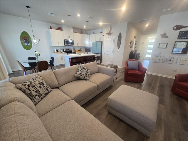 8052 GREENWAY AVENUE, Wesley Chapel, FL 33544