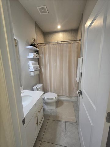 8052 GREENWAY AVENUE, Wesley Chapel, FL 33544