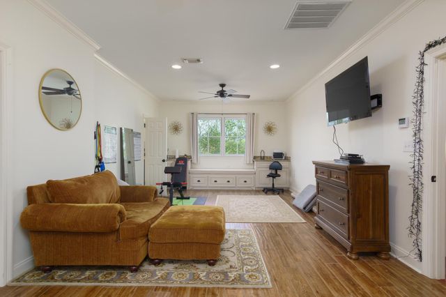 65 Pecan Acres, Hattiesburg, MS 39402