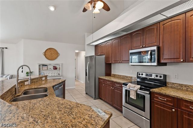 519 NE 19th TER, Cape Coral, FL 33909