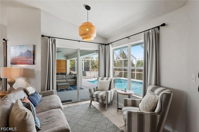 519 NE 19th TER, Cape Coral, FL 33909