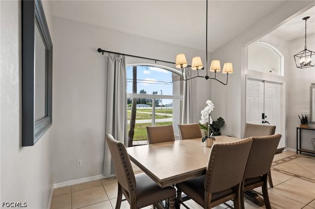 519 NE 19th TER, Cape Coral, FL 33909