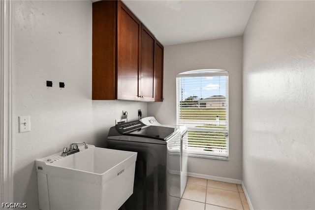 519 NE 19th TER, Cape Coral, FL 33909