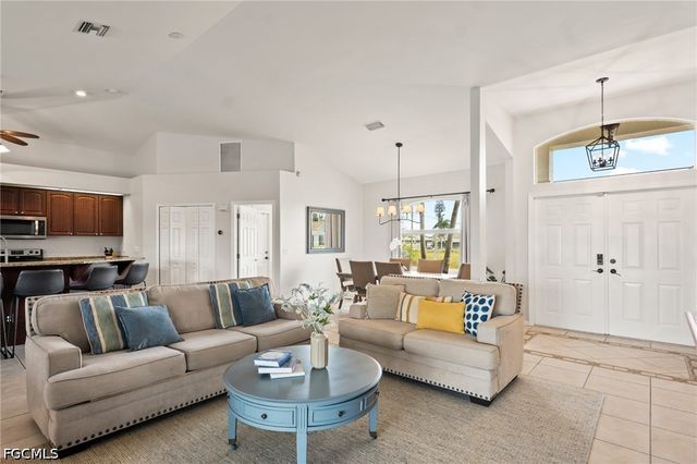 519 NE 19th TER, Cape Coral, FL 33909