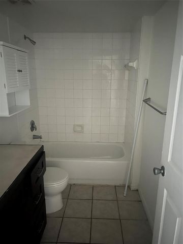 5031 Wiles Road 202, Coconut Creek, FL 33073