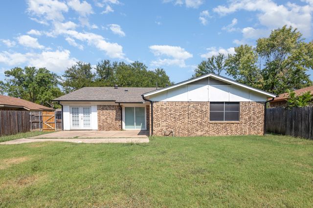 1008 Almond Drive, Mansfield, TX 76063