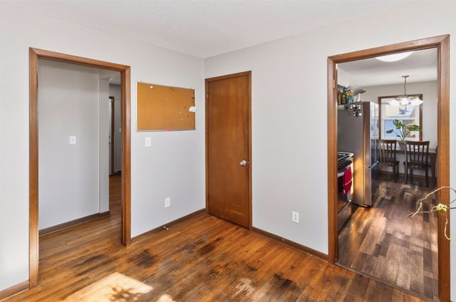 3111 E Clinton Avenue, Des Moines, IA 50317