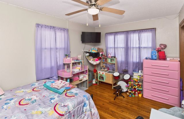 3111 E Clinton Avenue, Des Moines, IA 50317