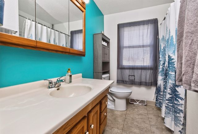 3111 E Clinton Avenue, Des Moines, IA 50317