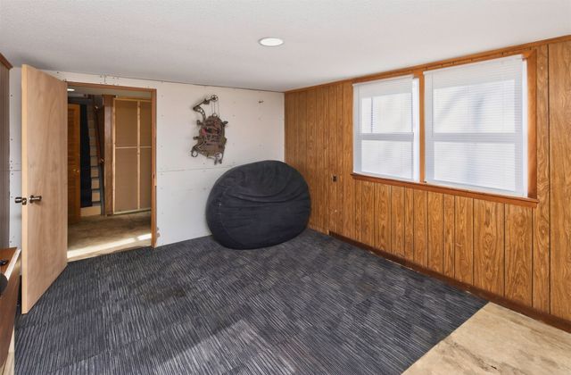 3111 E Clinton Avenue, Des Moines, IA 50317