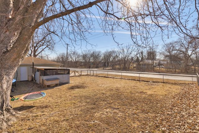 3111 E Clinton Avenue, Des Moines, IA 50317