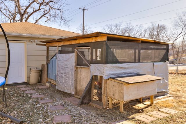 3111 E Clinton Avenue, Des Moines, IA 50317