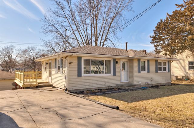 3111 E Clinton Avenue, Des Moines, IA 50317