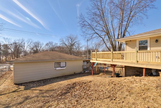 3111 E Clinton Avenue, Des Moines, IA 50317