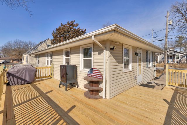 3111 E Clinton Avenue, Des Moines, IA 50317