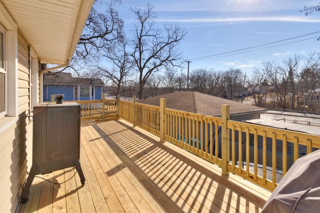 3111 E Clinton Avenue, Des Moines, IA 50317