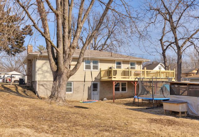 3111 E Clinton Avenue, Des Moines, IA 50317