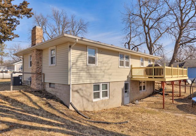 3111 E Clinton Avenue, Des Moines, IA 50317