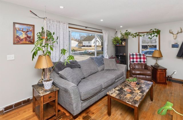 3111 E Clinton Avenue, Des Moines, IA 50317