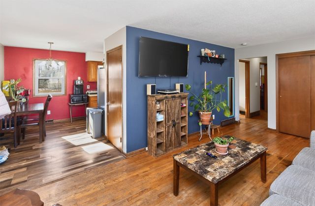 3111 E Clinton Avenue, Des Moines, IA 50317