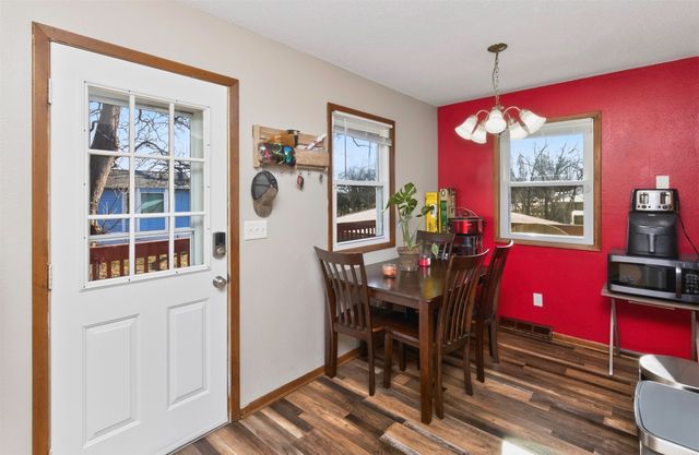 3111 E Clinton Avenue, Des Moines, IA 50317