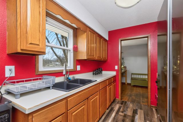 3111 E Clinton Avenue, Des Moines, IA 50317