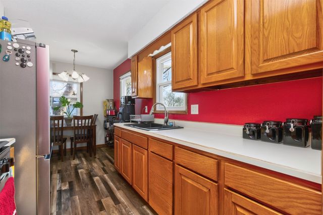 3111 E Clinton Avenue, Des Moines, IA 50317