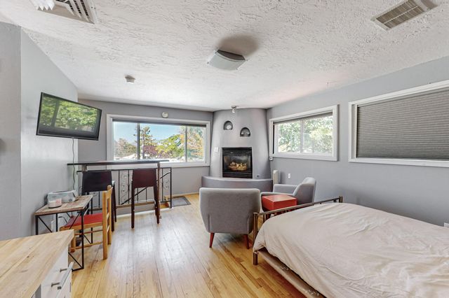 1015 Monroe Street NE, Albuquerque, NM 87110