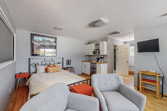 1015 Monroe Street NE, Albuquerque, NM 87110