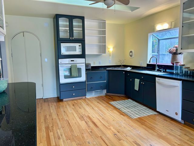 1015 Monroe Street NE, Albuquerque, NM 87110