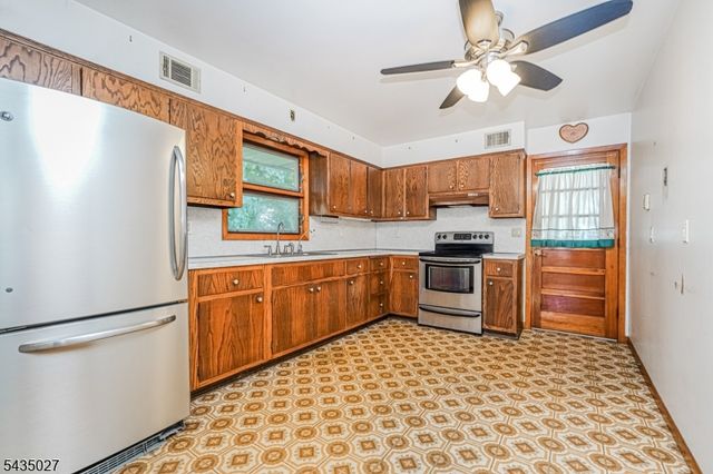 27 Phoenix Ave, Edison Twp., NJ 08837