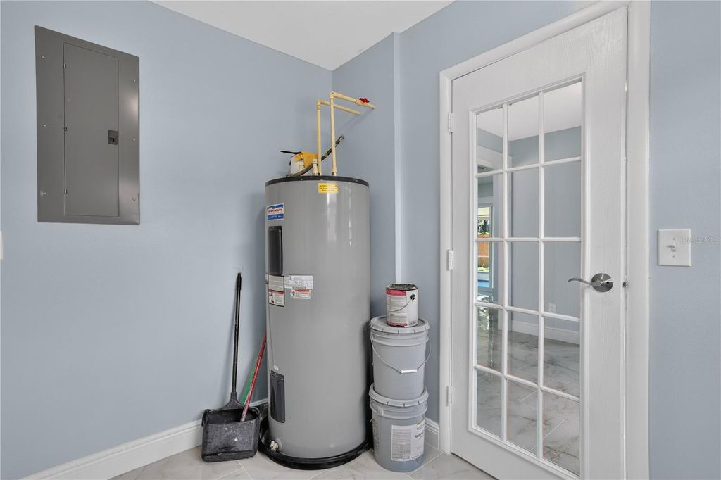Image 12 of property listing at 10405 N 22ND STREET, Tampa, FL 33612
